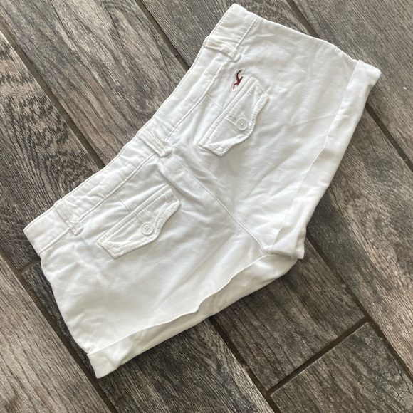Hollister cuffed shorts 🐭 - Picture 2 of 3